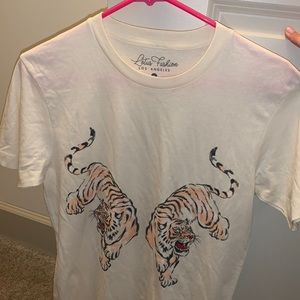 Tiger graphic tee